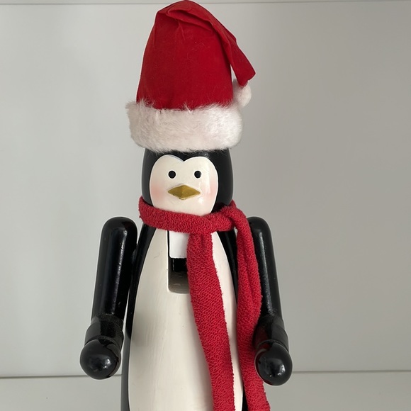 Penguin Nutcracker - Picture 2 of 3